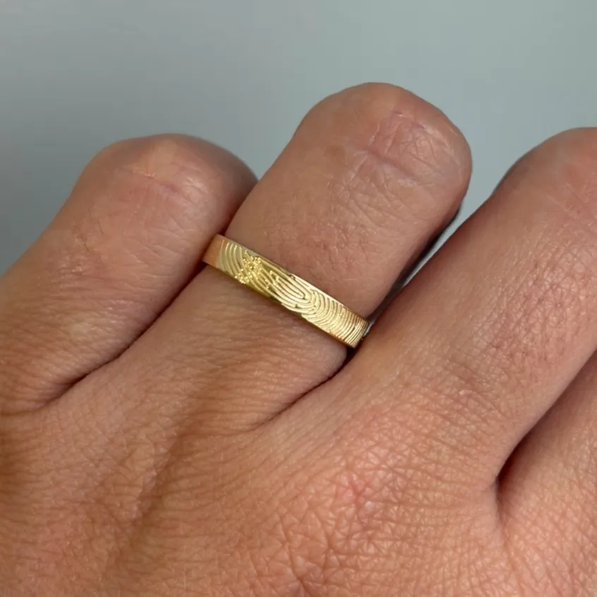 Anillo personalizado alianza con huella Corsia