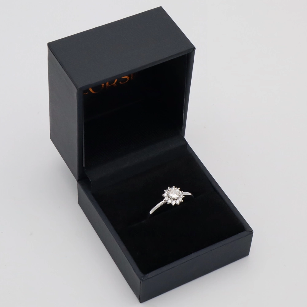 Anillo rosetón de oro blanco con diamantes corsia