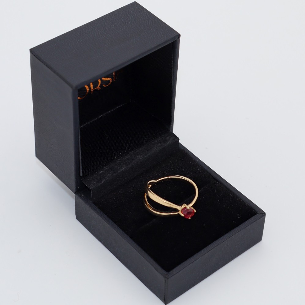 Anillo de doble brazo de oro amarillo con rubí central - Imagen 2