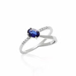 anillo de oro blanco con zafiro