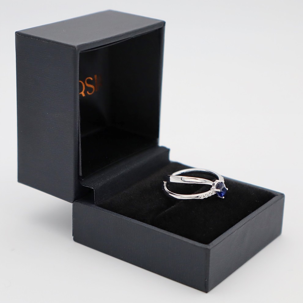 Anillo de doble brazo de oro blanco con zafiro y diamantes - Imagen 2