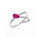 Anillo de oro blanco con doble brazo y rubi oval corsia