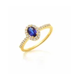 Anillo de oro amarillo con zafiro oval y orla y brazo de brillantes corsia