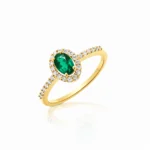 Anillo oro amarillo con esmeralda oval 6x4 y orla y brazo de brt corsia
